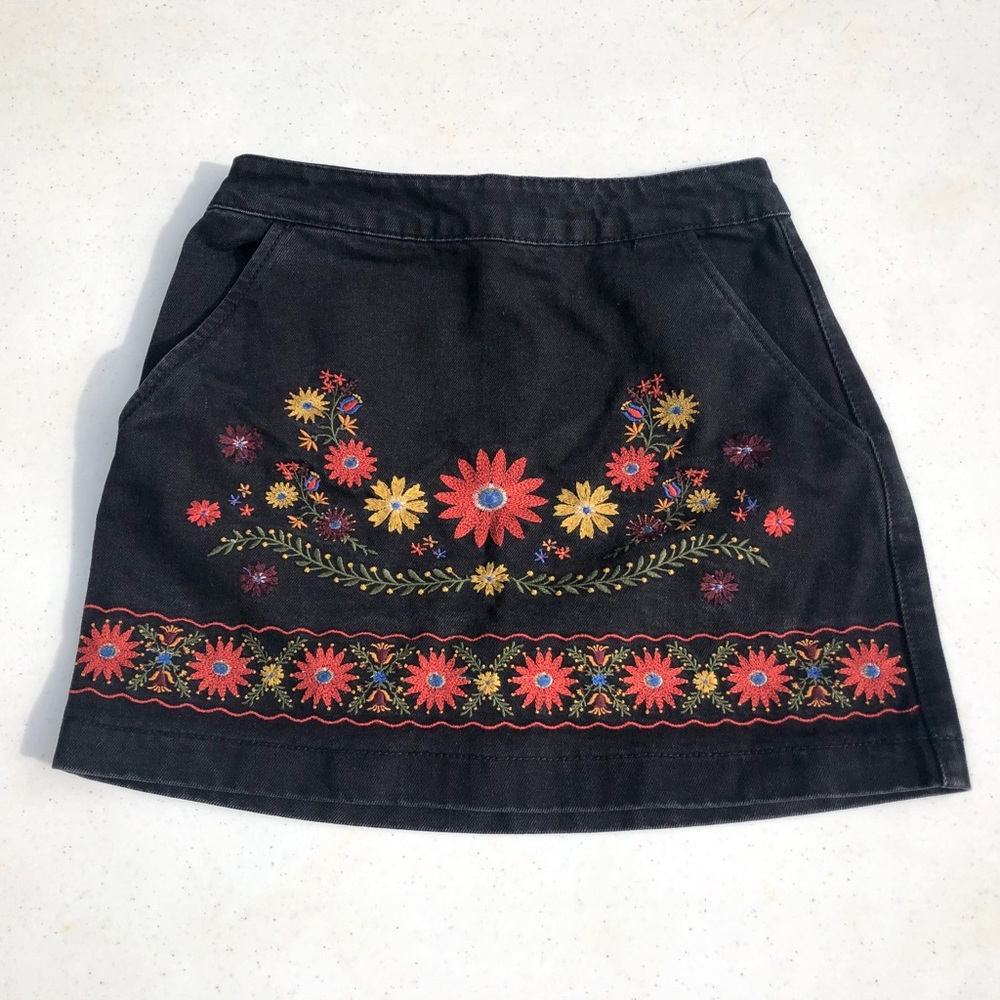 BRAND NEW Forever 21 Black Denim Embroidered Skirt